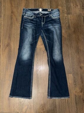 Silver Jeans Tuesday style dark Indigo Flare Jeans with Contrast Stitching 30x31